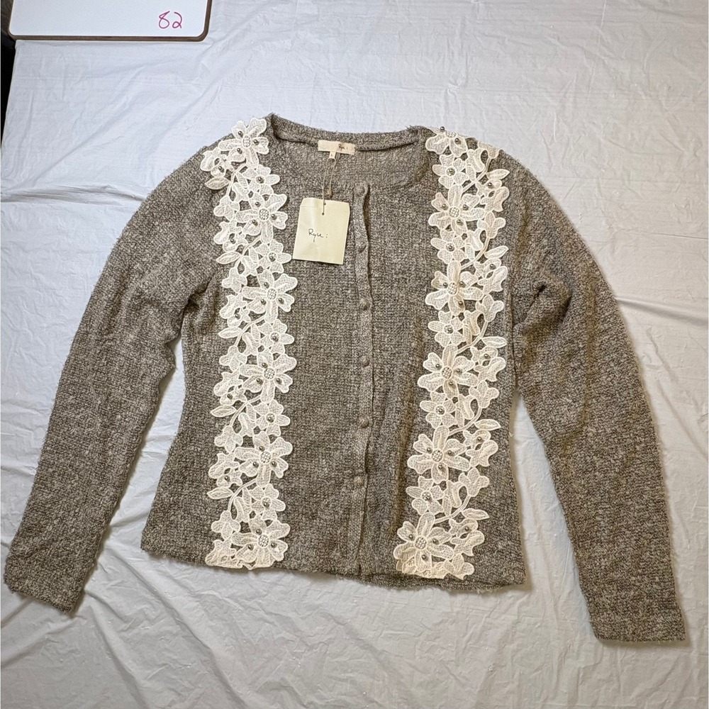 NWT Ryu Women Knit Cardigan Sweater Lace Trim‎ Gray Size L Applique Long Sleeve